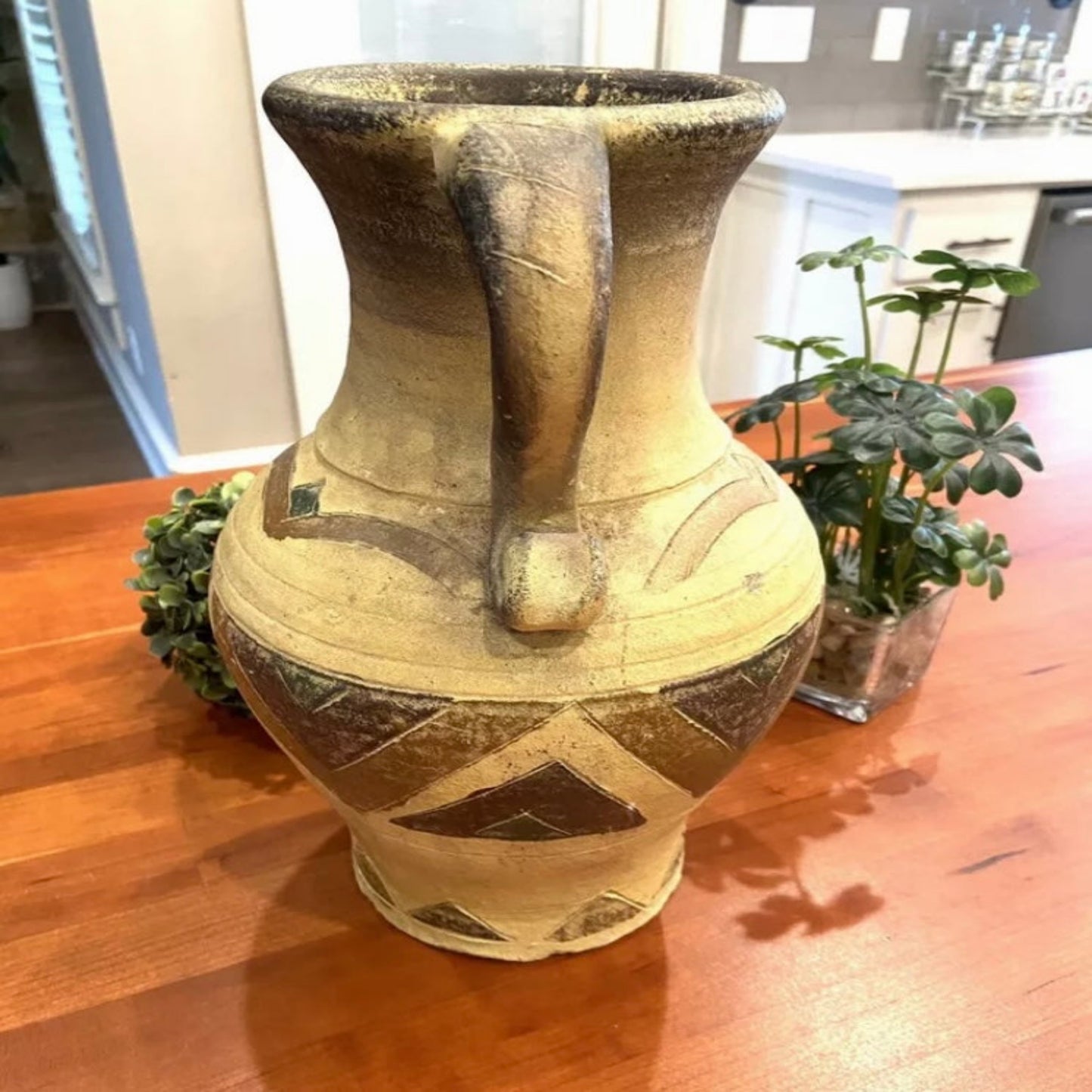 vase side